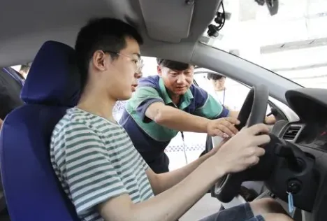 天天学车(驾考学习平台) 天天学车(驾考学习平台)